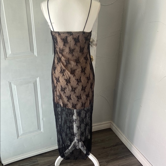 Elegant Black Lace Maxi Dress - Picture 2 of 6